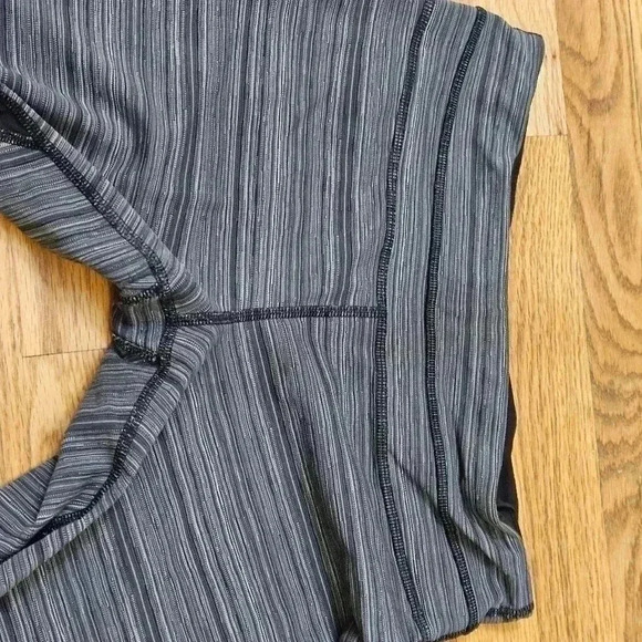 Lululemon Run Inspire Crop Size 8 EUC - Picture 10 of 12